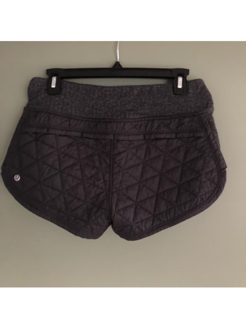 lululemon athletica Quilted Athletic Shorts - Charcoal Gray & black EUC Size 6